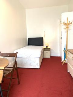 Studio to rent, Leinster gardens, Bayswater W2