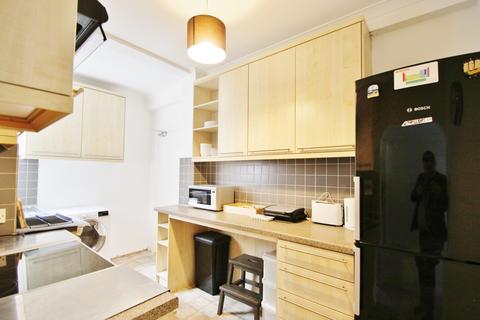 3 bedroom flat to rent, Latymer Court, Hammersmith Road, Hammersmith, W6