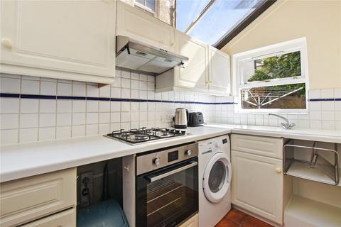 2 bedroom flat to rent, Bronsart Road, London