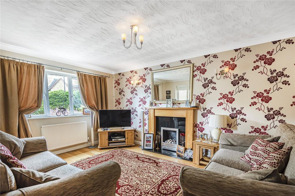 Scarlet Close, Blunsdon St Andrew, Swindon, SN25 4 bed detached house £350,000