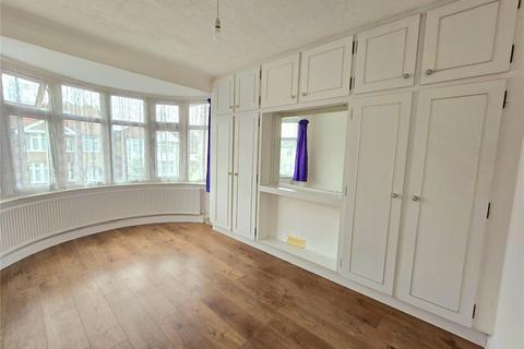 3 bedroom terraced house to rent, Grosvenor Crescent, London NW9