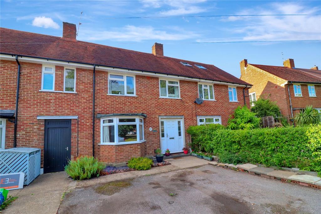 Hazelwood Lane, Abbots Langley, Hertfordshire, WD5 3 bed house £435,000