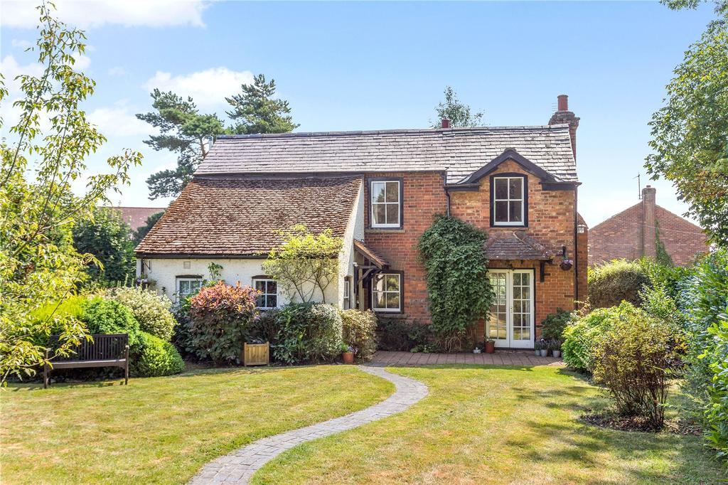 Cherry Tree Close, Speen, Princes Risborough, Buckinghamshire, Hp27 4 