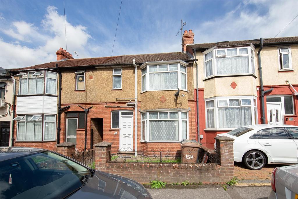 Chester Avenue, Luton, Bedfordshire 3 bed terraced house £250,000