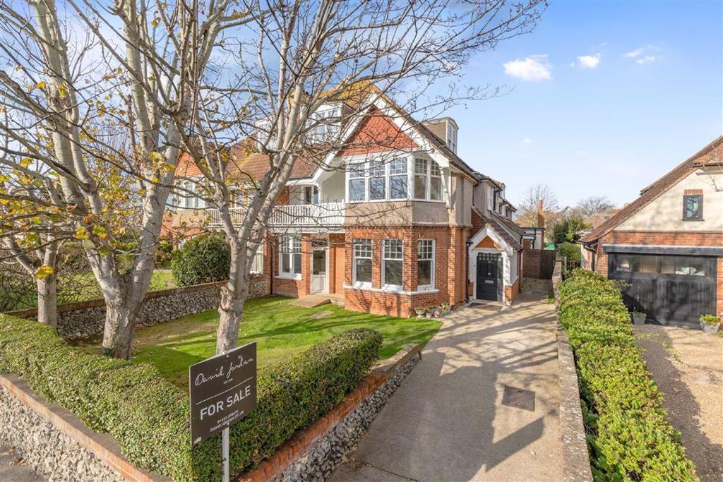 Sutton Road, Seaford, East Sussex 7 bed semidetached house £795,000