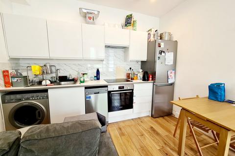 2 bedroom flat to rent, Hanley Road, Finsbury Park