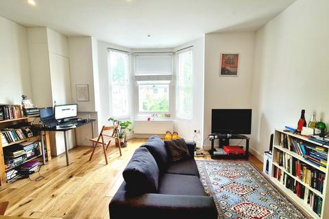 2 bedroom flat to rent, Hanley Road, Finsbury Park