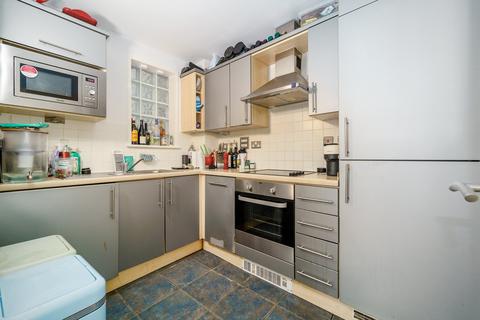 2 bedroom flat to rent, Chiswick High Road, Chiswick, W4