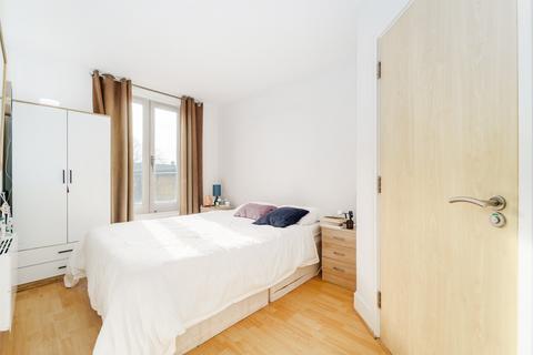 2 bedroom flat to rent, Chiswick High Road, Chiswick, W4