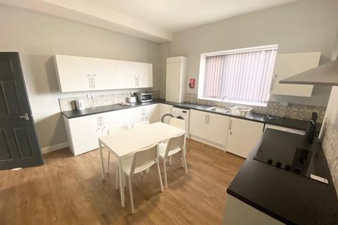 6 bedroom house share to rent, Doncaster Road, Barnsley, South Yorkshire, S70