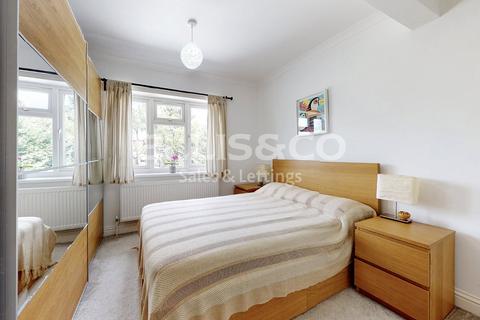 Flat 2, 40 Wessex Gardens, London, NW11 9RR