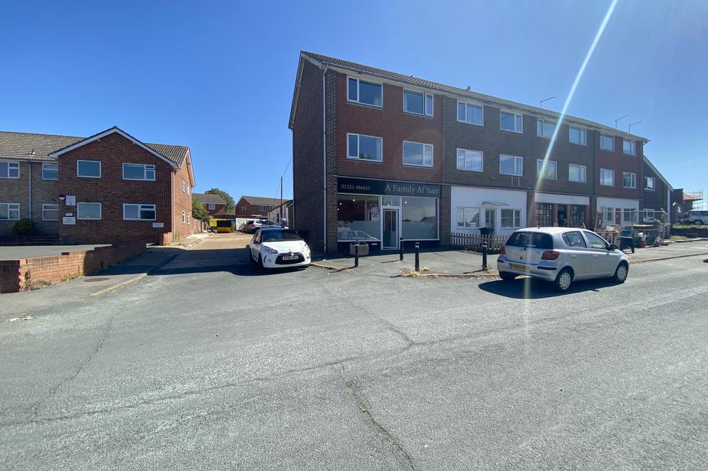 Windsor Way, Polegate, East Sussex, BN26 1 bed apartment £130,000