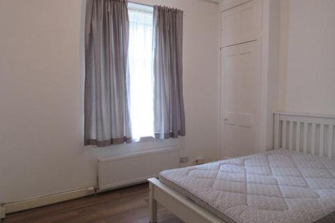 2 bedroom flat to rent, Scott Street, Dundee, DD2
