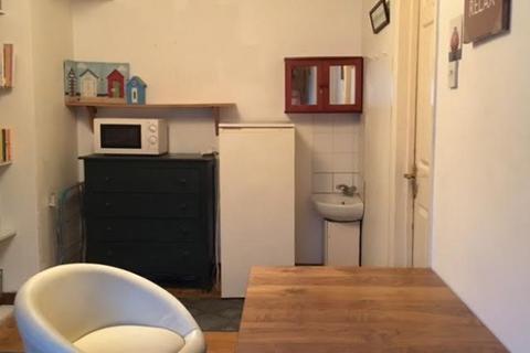 2 bedroom house share to rent, ROUTH STREET