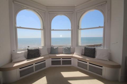 2 bedroom flat to rent, South Cliff, Town Centre