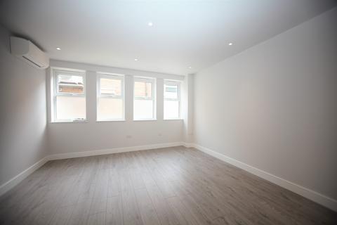 Studio to rent, Brent Street, Hendon, NW4