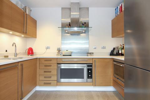 2 bedroom apartment to rent, Kingfisher House, Battersea Reach