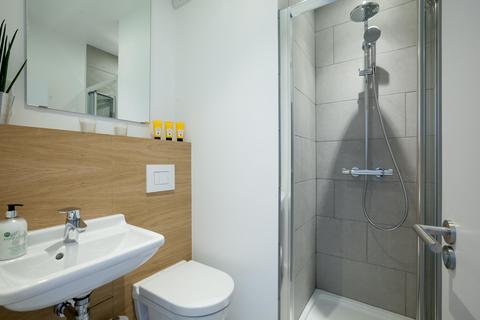 Studio to rent, Caledonian Road, London