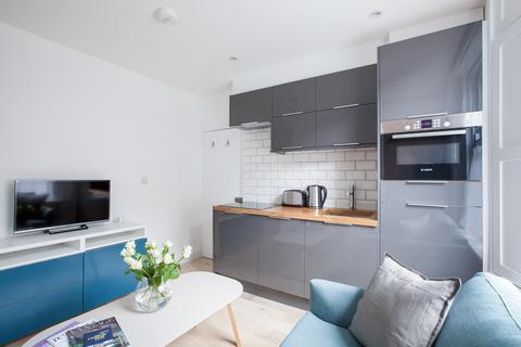 Studio to rent, Caledonian Road, Islington, London