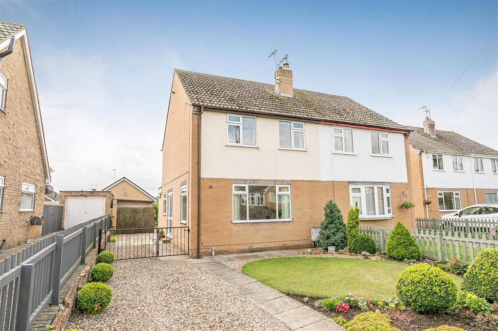 East Street, Leven, Yorkshire, HU17 5NG 3 bed semidetached house £