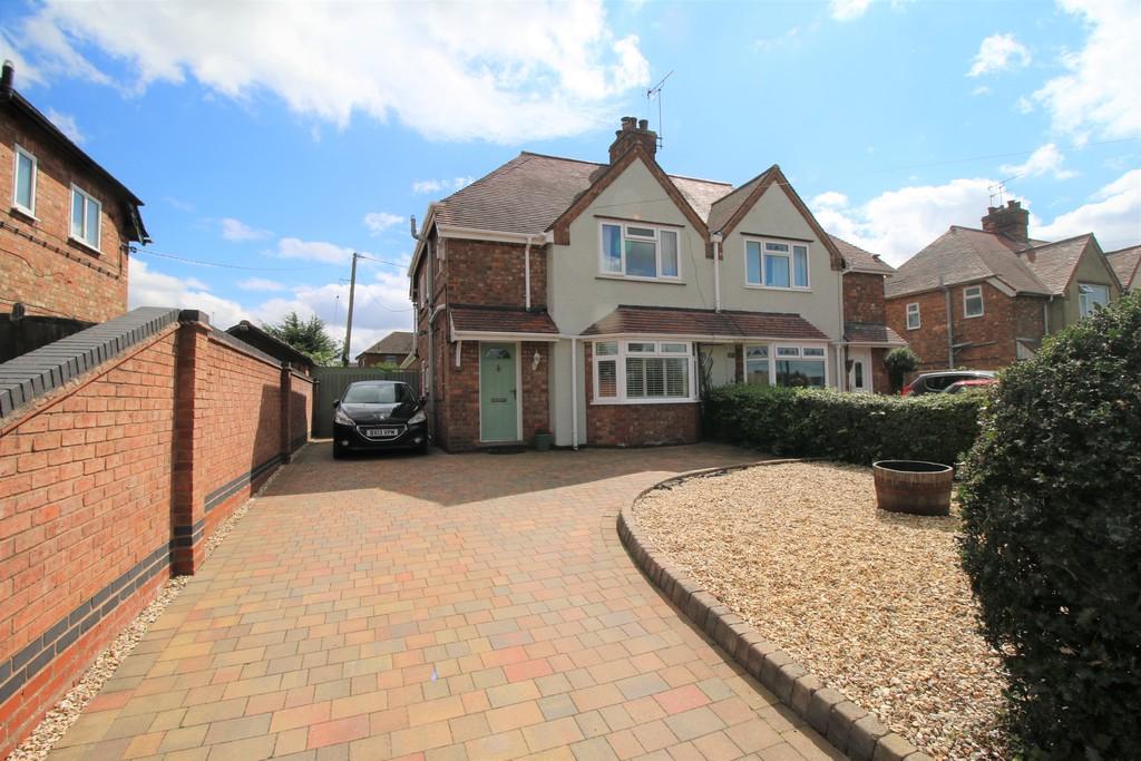 Weston Lane, Bulkington 3 bed semidetached house £299,950