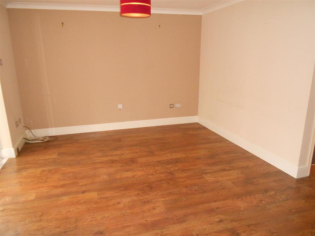 Beck Road, Madeley, Crewe 4 bed house £210,000