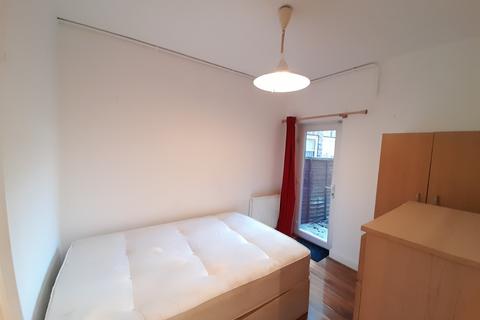2 bedroom flat to rent - Albany Road, Walworth, London, SE5