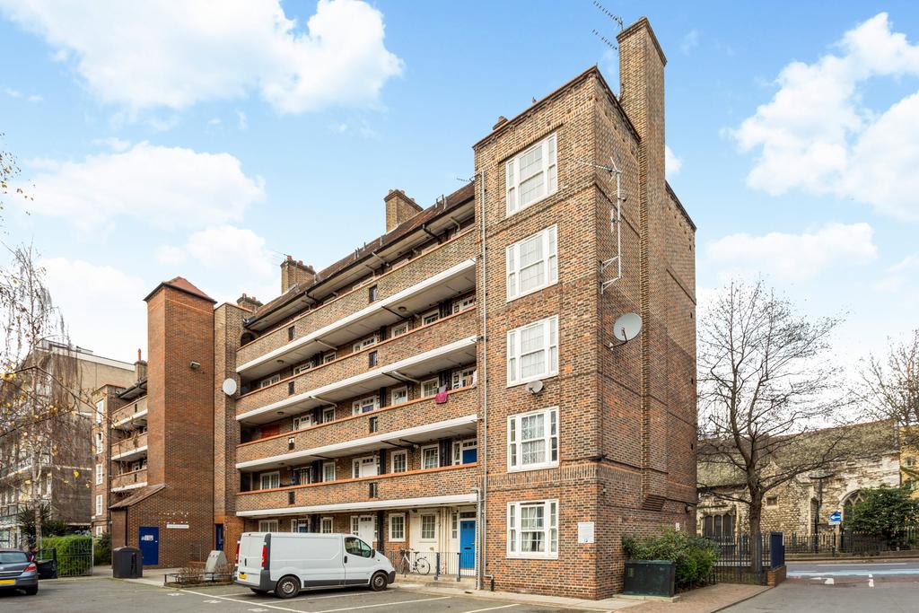Barton House, Bow, E3 3 bed flat £2,400 pcm (£554 pw)