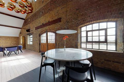 2 bedroom flat to rent, Metropolitan Wharf Building, Wapping Wall