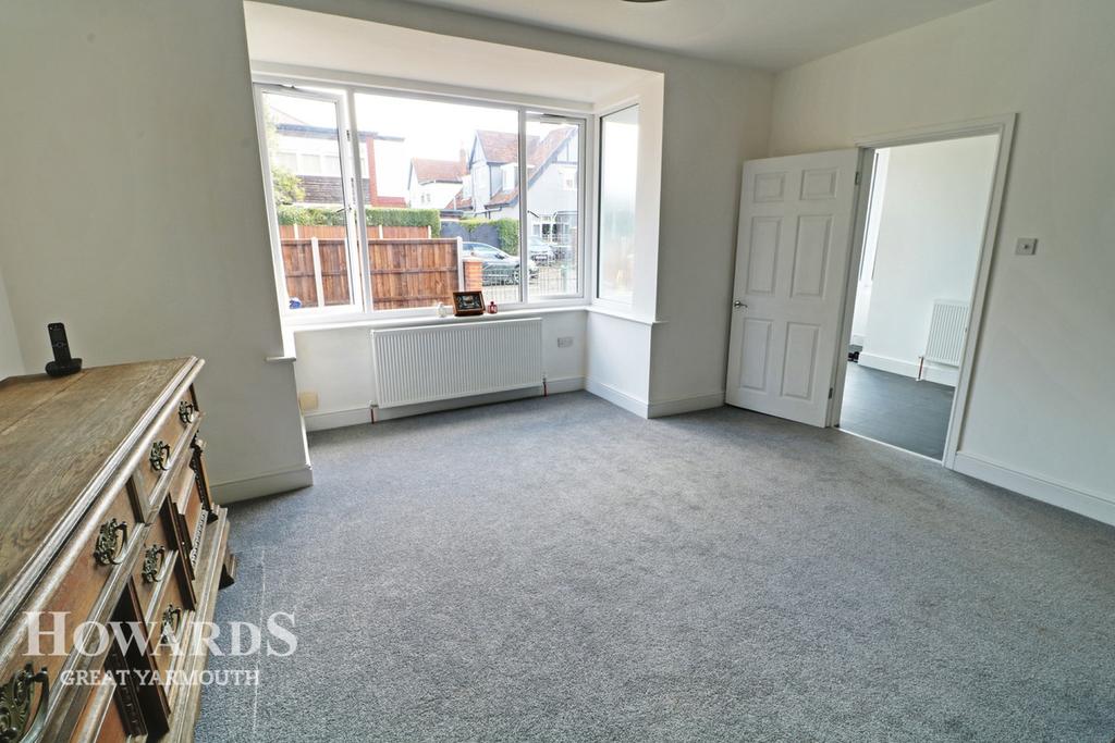 Osborne Avenue, Great Yarmouth 4 bed detached house £400,000