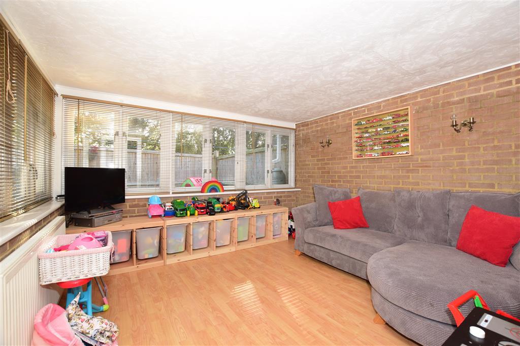 Orchard Road, Eastry, Sandwich, Kent 3 bed end of terrace house £250,000