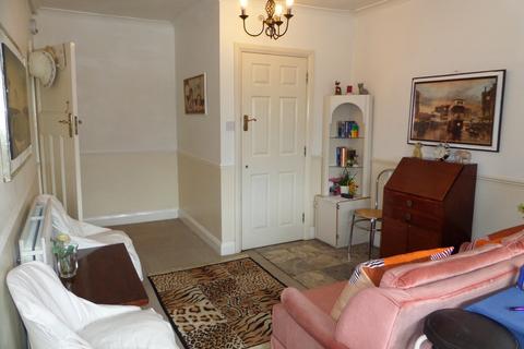 2 bedroom flat for sale, Staines Road, Feltham