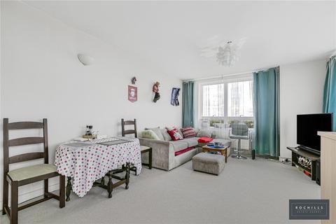 2 bedroom apartment for sale, Wellington Close, WALTON-ON-THAMES, Surrey, KT12