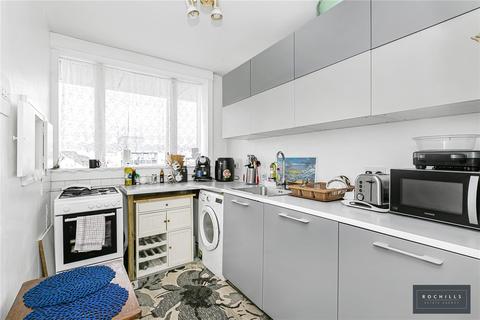 2 bedroom apartment for sale, Wellington Close, WALTON-ON-THAMES, Surrey, KT12