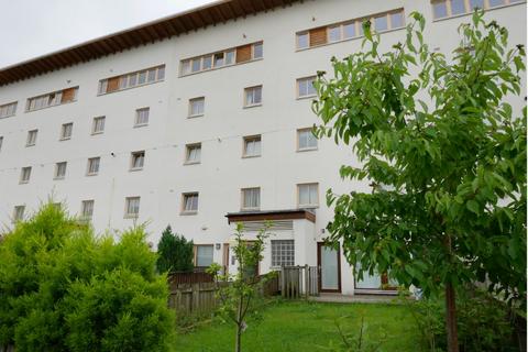 2 bedroom flat to rent, Lochburn Gardens, Glasgow G20
