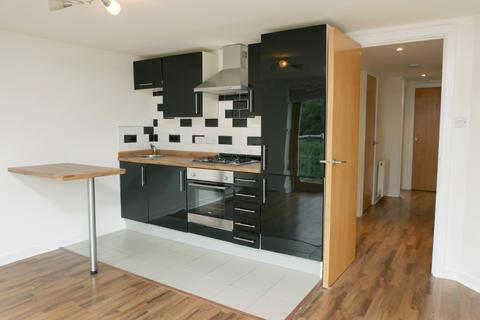 2 bedroom flat to rent, Lochburn Gardens, Glasgow G20