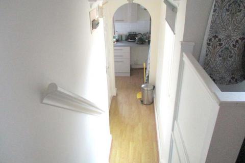 Studio to rent, St Margaret's Road