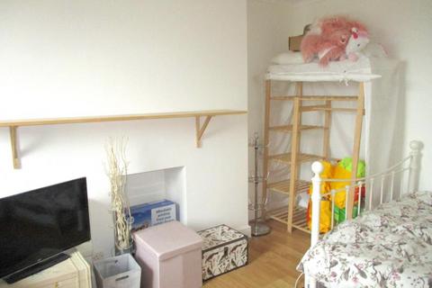 Studio to rent, St Margaret's Road