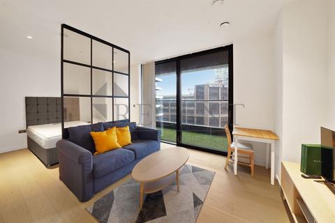Studio to rent, Bagshaw Building, Wardian London, E14
