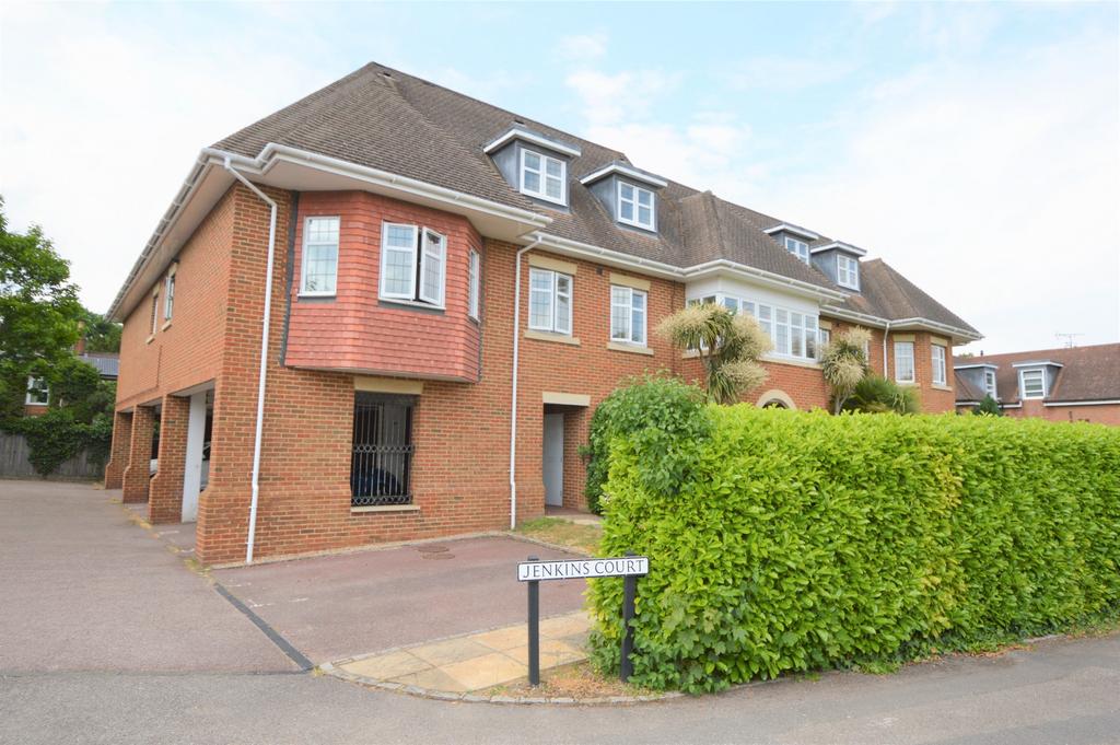 Jenkins Court, Chapel Lane, Bagshot 2 bed flat for sale £250,000