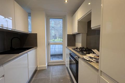 3 bedroom flat to rent, Hendre Road, London, SE1