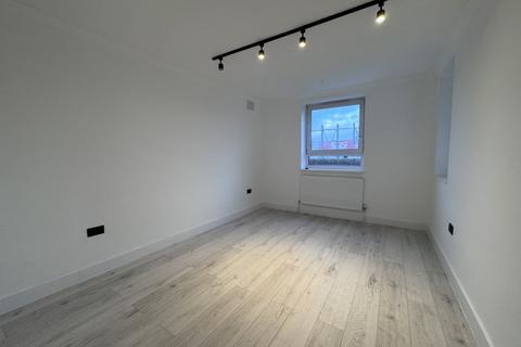 3 bedroom flat to rent, Hendre Road, London, SE1