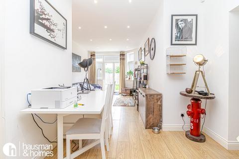 undefined, Finchley Road, Golders Green