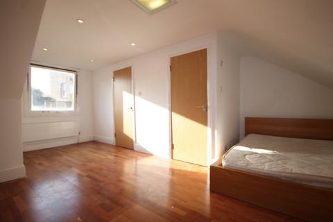 4 bedroom flat to rent, Williamson Street, Islington, N7