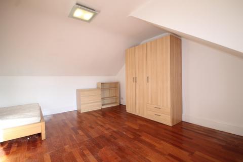 4 bedroom flat to rent, Williamson Street, Islington, N7
