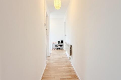 2 bedroom flat to rent, Malcolm Close, Mapperley Park
