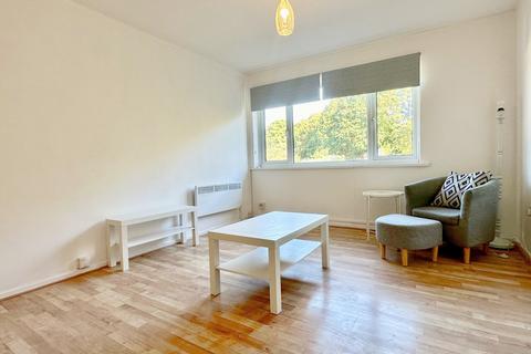 2 bedroom flat to rent, Malcolm Close, Mapperley Park