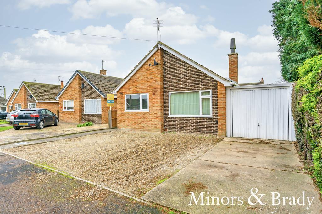 Summerfield Road, Hemsby 2 bed detached bungalow £200,000