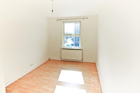 1 bedroom flat to rent, Station Road, Norwood Junction