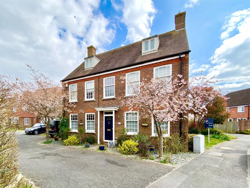 Morris Drive, Billingshurst, West Sussex, RH14 6 bed detached house £